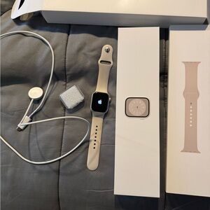 Apple Watch Series 8 GPS + Cellular 41mm Starlight Aluminum Case with Starlight